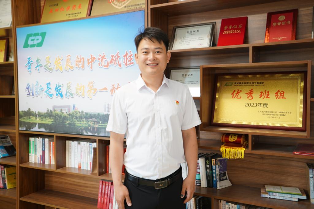 【校友风采】校培为基 匠心筑梦 —— 淮职培育成就工匠之路